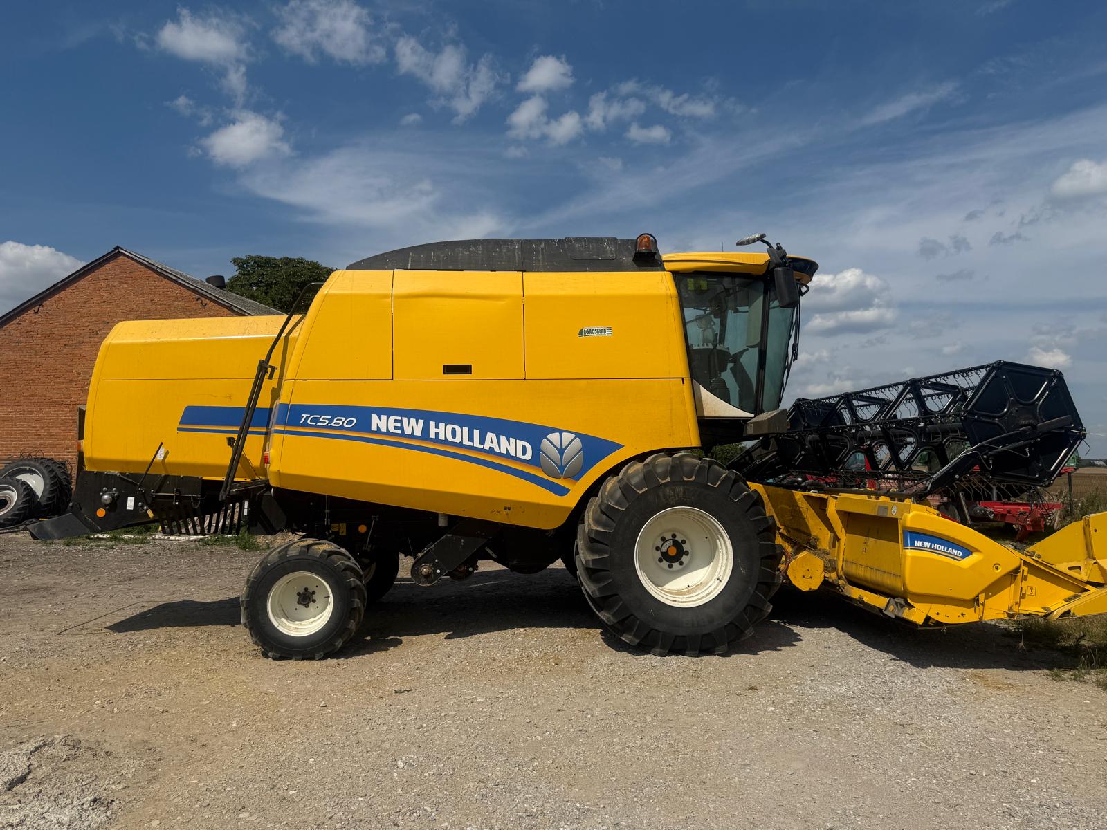 Kombajn zbożowy New Holland TC 5.80